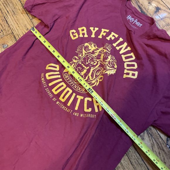 Harry Potter Gryffindor Quidditch T Shirt Men's Size XL Red Short Sleeve Solid - Picture 5 of 5